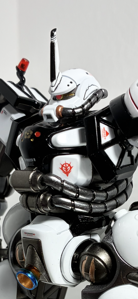 やはりジオニストとしては、ジオンのエンブレムは入れとかないといけないと思いまして…