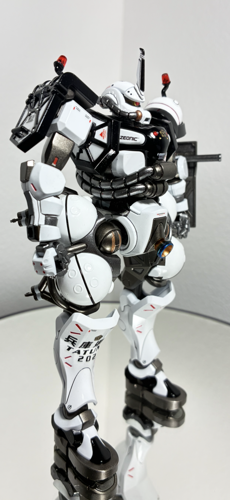 右胸にはTOYOTAみたいなノリで、ジオニック入れときました。