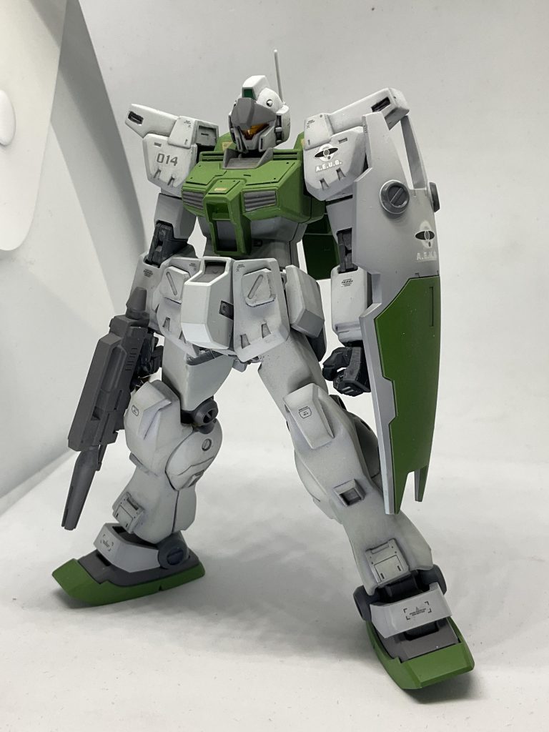 上半身のボリュームに負けない程度に足を幅増ししました。