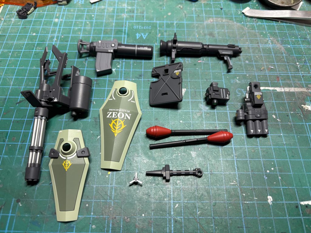 武装類 ガトリング砲の砲身はシルバーで塗り分け 1部パーツにコトブキヤのMSGを貼り付けました