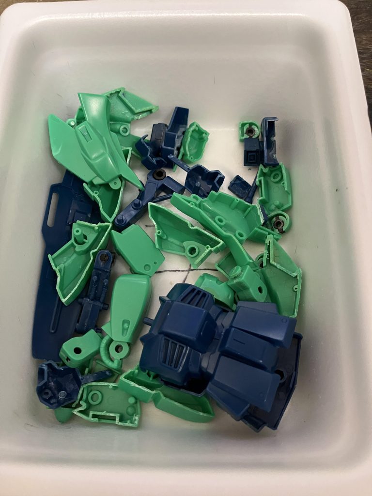 接着が甘くてよかった。(付属の接着剤を節約していた模様)