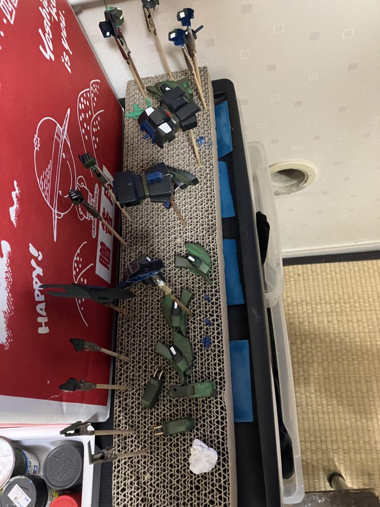 組みながら塗装