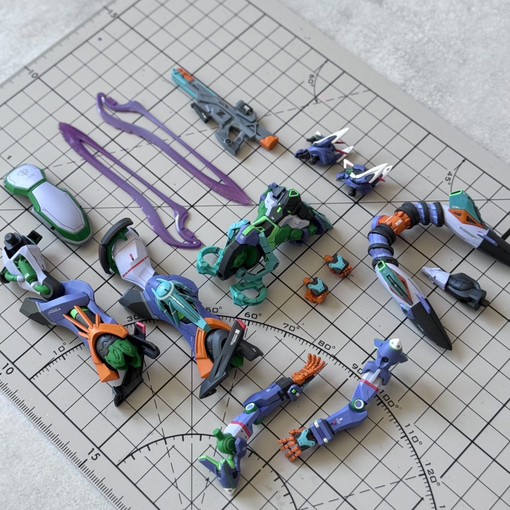 シールドも頑張ったんですが、腕の塗装剥がれが怖くてお蔵入り😇