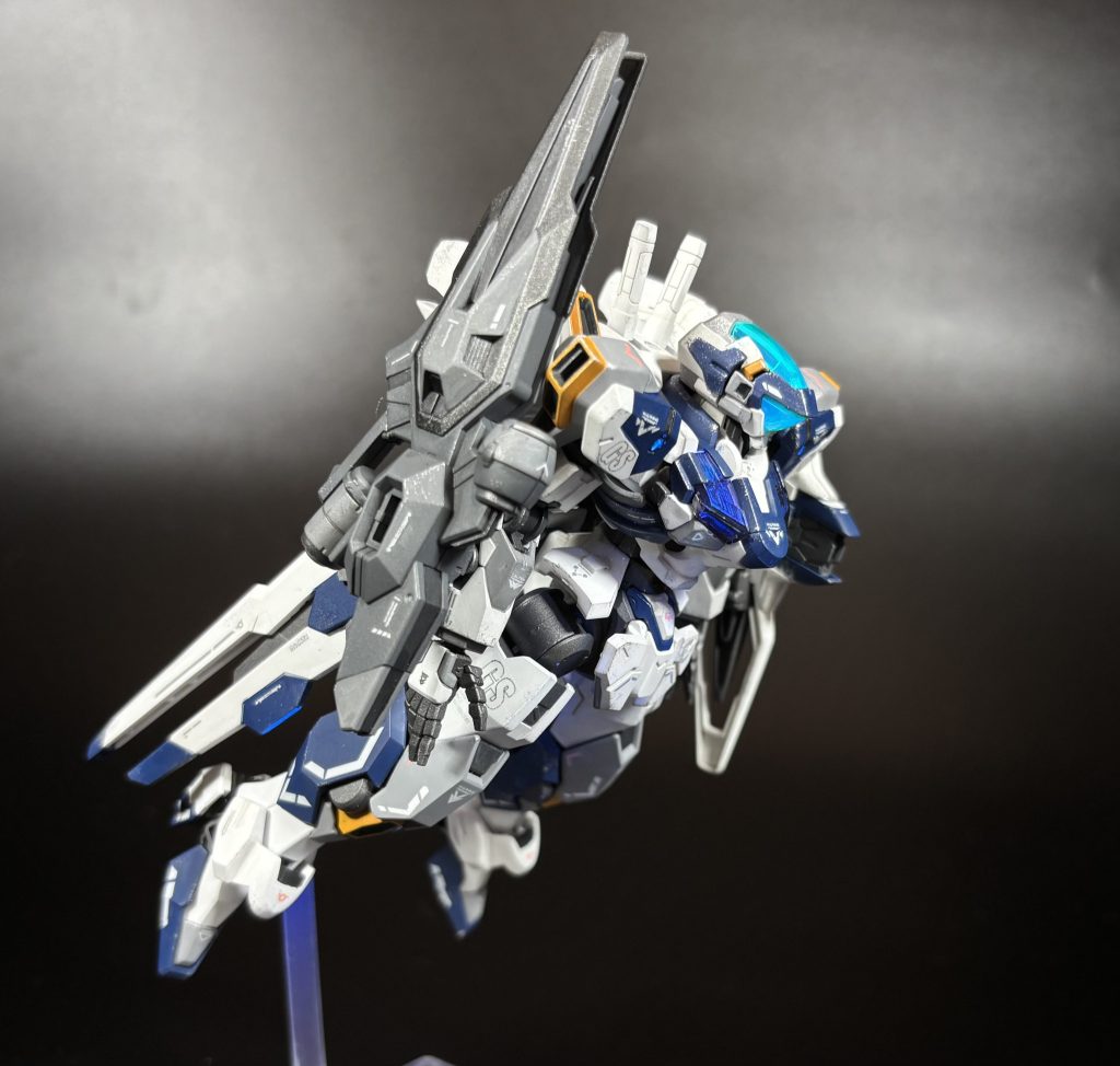 [モード:アペイロン]GBNにおいて本機に発現した必殺技にあたる機能。水星の魔女シリーズにおけるパーメットスコア6や00シリーズにおけるトランザムにあたる覚醒機能といえる。発動中には胸部や機体各部のエネルギーラインが青く発光し、基礎スペックが向上する。アペイロンは「限定されないもの」を意味する哲学の概念が由来。ーーーーーーーーーーーーーーーーーー