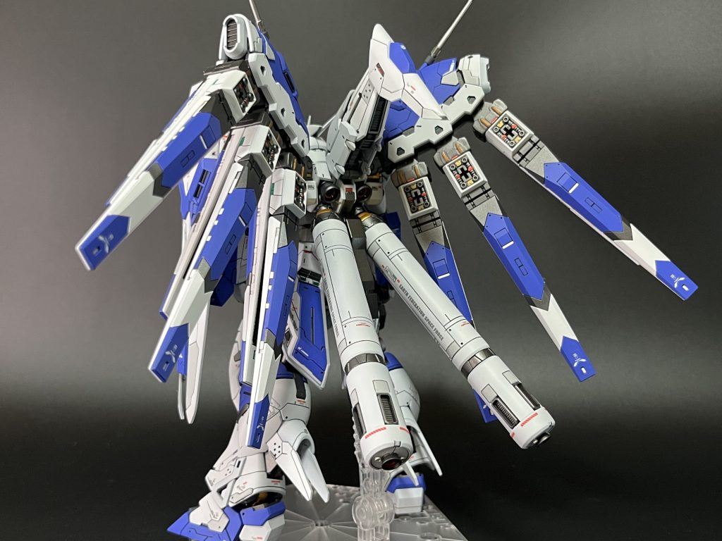 2本の大型プロペラントタンクは個人的な好みで短縮加工をしております。こちらもメタルビルド を参考にさせて頂いております。