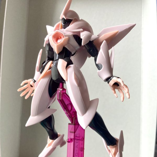 なんかMSっぽくないロボを作りたくて、変わった形のモビルスーツを検索したら面白いのがヒット👀 改造しまくって、天使やバルキリープロファイルみたいなイメージで仕上げたい✨翼は買うとキット買えちゃう値段なので💦過去のキットを漁ったら、ダリルバルデの武器が翼っぽい！これを流用していく予定です🙌（2枚目）