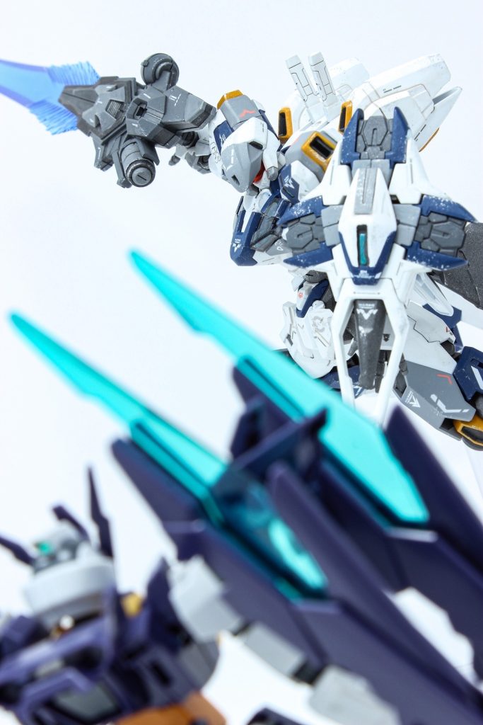 [ロクシアス:ザ・ウォートヘッド]なお、本機には頭部にザ・ウォートのものを採用した形態が存在している。これは、モデラー、たこ丸氏が主催する制作会、「模型者制作会(もっけもんせいさくかい)」にて開催された、GBNログインコンペのレギュレーションに合わせて作られた形態である。※ザ・ウォートヘッドバージョンについては、同制作会にて、モデラー、ハイン氏に撮影していただいた写真を利用させていただいております。この場を借りて、改めて撮影くださりありがとうございましたー！　