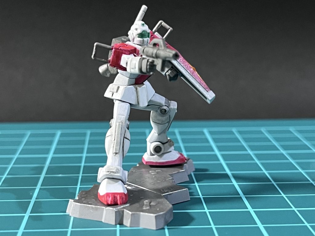 スジ掘りの追加とプラバン貼付け、アーティファクトの余りパーツを肩とバーニアに使いました。