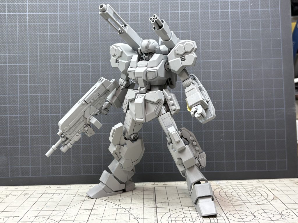 サフ状態でこんな感じ。フトモモにスジボリ追加したくらい。あとはアトハメ工作くらいしかしなかった。