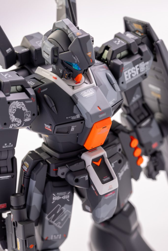 バイザーに張り込んだHiQパーツのオーロラグリーンシールがチャームポイント