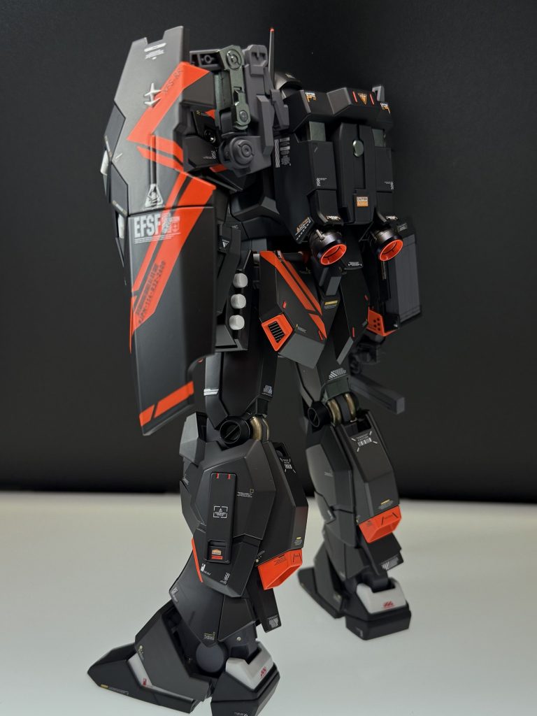 ラインパターンはオレンジの上からマスキングしてブラック