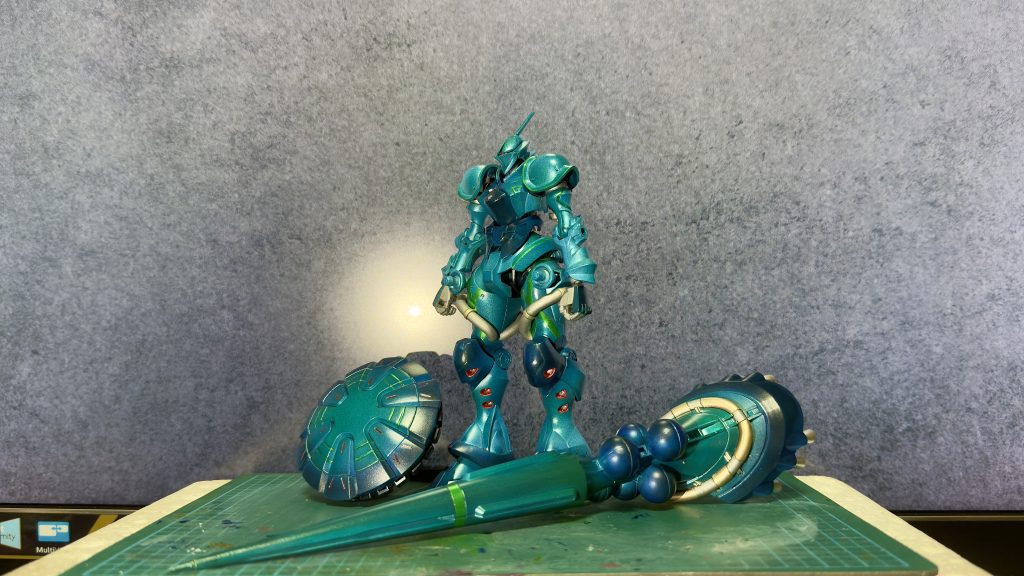 シールもキラキラした緑にしたくて上から直接色を塗ったのですがいざ貼る時に塗料がペリペリ剥がれてしまって大変でした