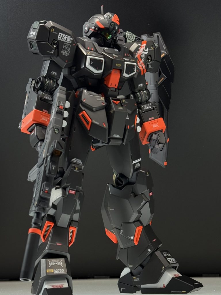 バイザーにはHiQパーツのオーロラグリーンシールを張り込み