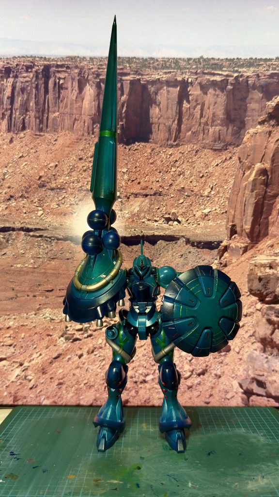 写真によっては青く見えますが肉眼だともっと濃い青緑色に見えます