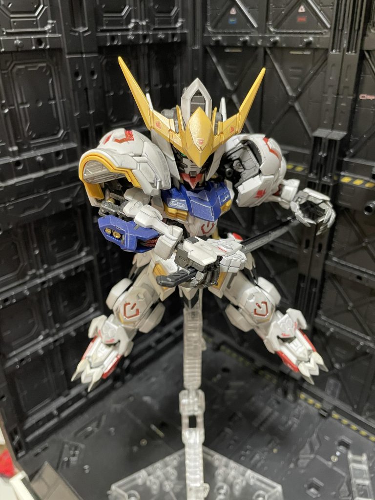 ガシガシ動くので、こんな居合いっぽいポーズも❗️