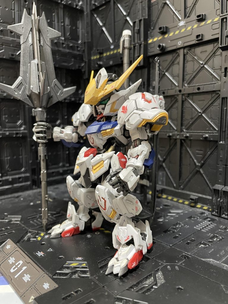 バルバトスには汚しが似合うと思っているのですが、キットがカッコ良すぎてガッツリ汚すのには抵抗が…💦