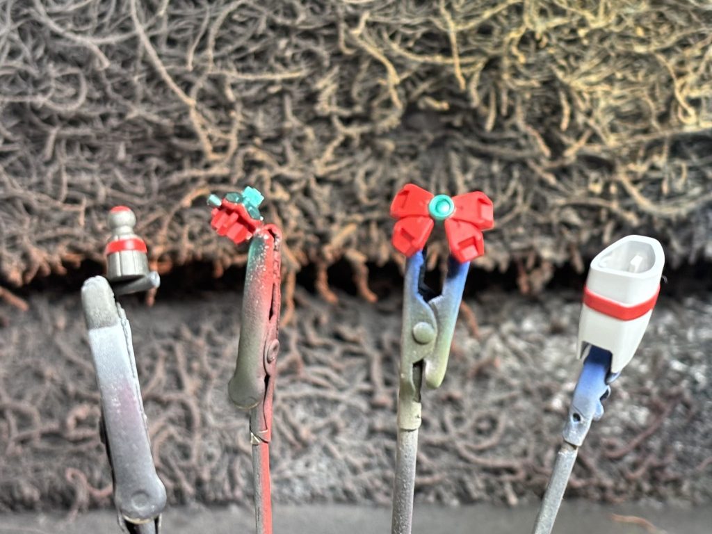 赤いラインや目などもしっかりと塗り分けました