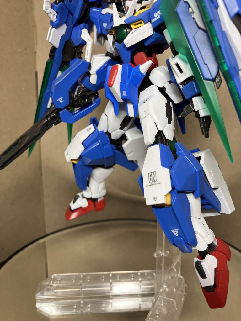 アヴァランチユニットは上から被せて装備しています。