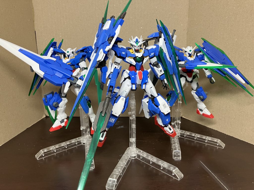 別で作成したダブルオーセムとの集合写真。真のイノベイターとヴェーダの機能を使って、無人機のダブルオーセムを随伴できます。ダブルオークアンタフルセイバーGNHW/2Gになります。