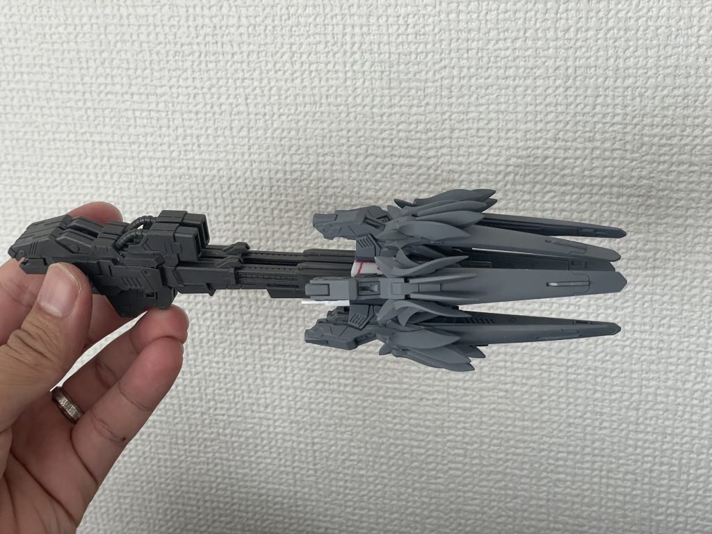 ちゃんとツインバスターライフルにノイエツバーグも取り付けられるように加工してます。