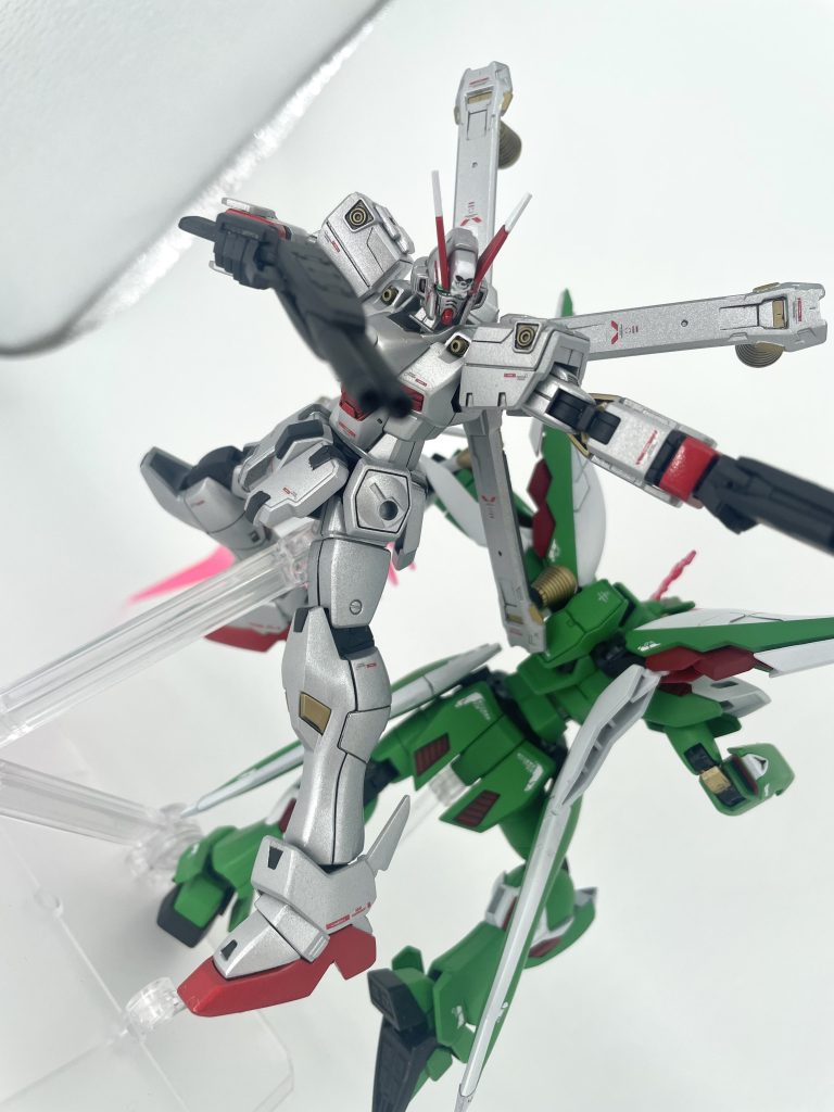 最後はファントムと一緒に。こんな背中合わせで戦ったらお互いのスラスターの熱で装甲が酷いことになりそう。かっこよければいいって、それイチ。閲覧ありがとうございました!