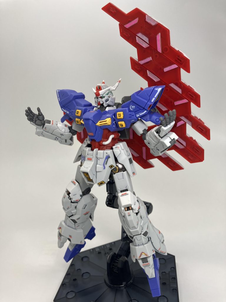 サザビーの系譜的な背景を意識して、サザビーのカラーリングに寄せて主に設定画よりイエローを増やしましたが、かえってガンダムに近づいた気がする🇫🇷トリコロールの呪い😬