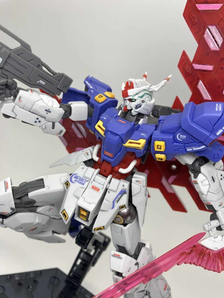 ヘッドのグリーンのラインはルミナスメタグリーン→オーロラデカール→レジン液で思ったより”サイコ兵器感”が出て良かったです😤　ちなみに、後部アンテナの先は設定画とおり赤くしましたが、キットはモールドすらありません😑　ツインアイやセンサー部にシールは付属せず、珍しい🥴