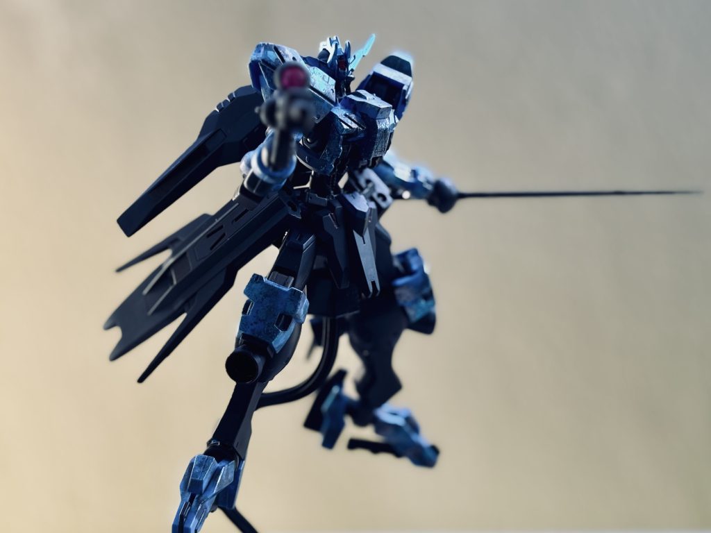 青い部分を迷彩塗装しました。