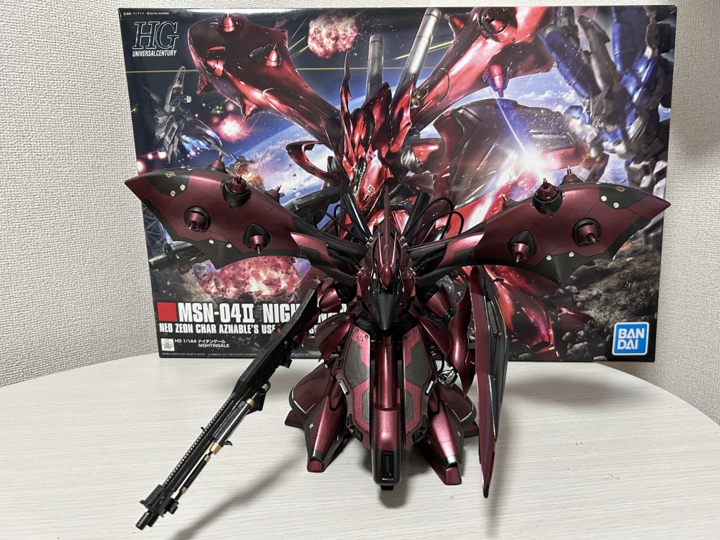 基本の色はメタリックを使用してます。メインのレッドは前回のペーネロペーで一部使った時にナイチンゲールは絶対これで塗ると決めてました。塗り分けは黒鉄でナイチンゲールがでかいのでさらに重厚感を感じて貰えるように差し色として使ってみました