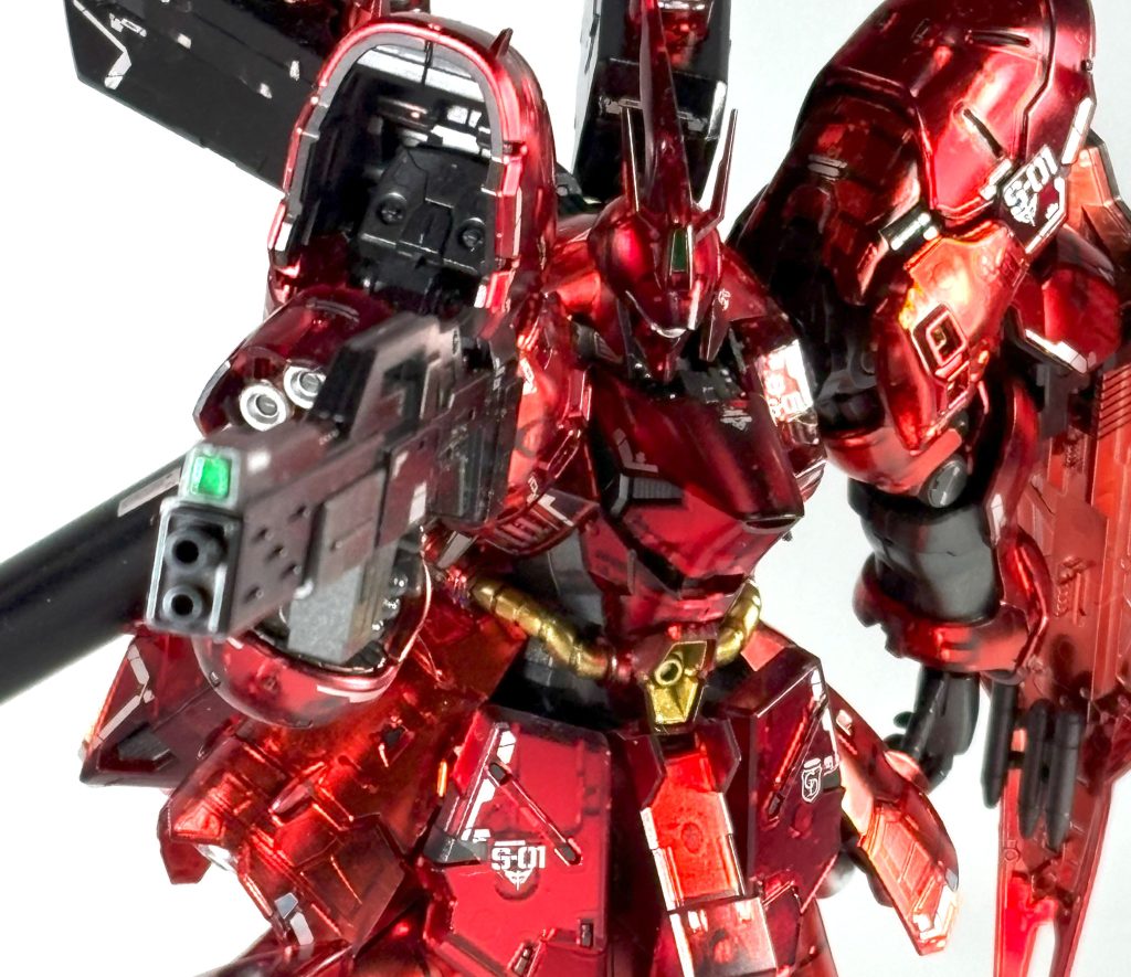 デカールは通常版を入手後、中古屋でSP版を見つけてしまったのでそっちを貼り付け通常版が丸々無駄に...リアリスティックデカールは問題なさそうなところはそのまま貼って、余白が目立ちそうなところは代わりにエナメルのシルバーで墨入れっぽく塗装