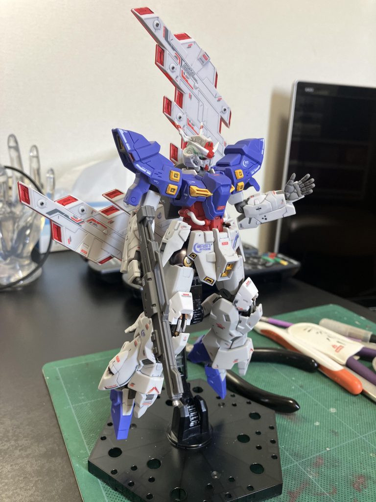 以上、🌙ムーンガンダムでした🫡というわけでサイコプレートは白を前に飾っております😘　月の裏側🌘　ダークサイド•オブ•ザ・ムーンガンダムですね（厨二病）🥴