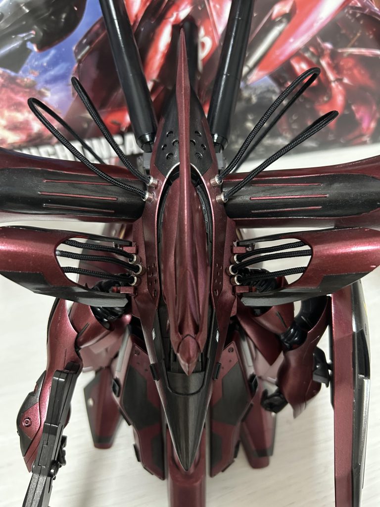 肩のバーニア部分とリアスカートから上半身への接続もやってみました。