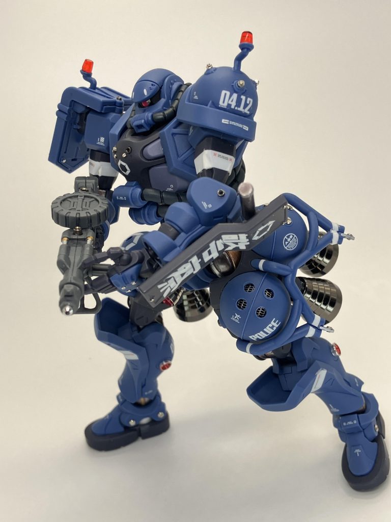 水星の魔女のキットよりもこの軍警ザクは組み立てにクセがある印象😑白ラインのデカールも手こずったなぁ😵💫