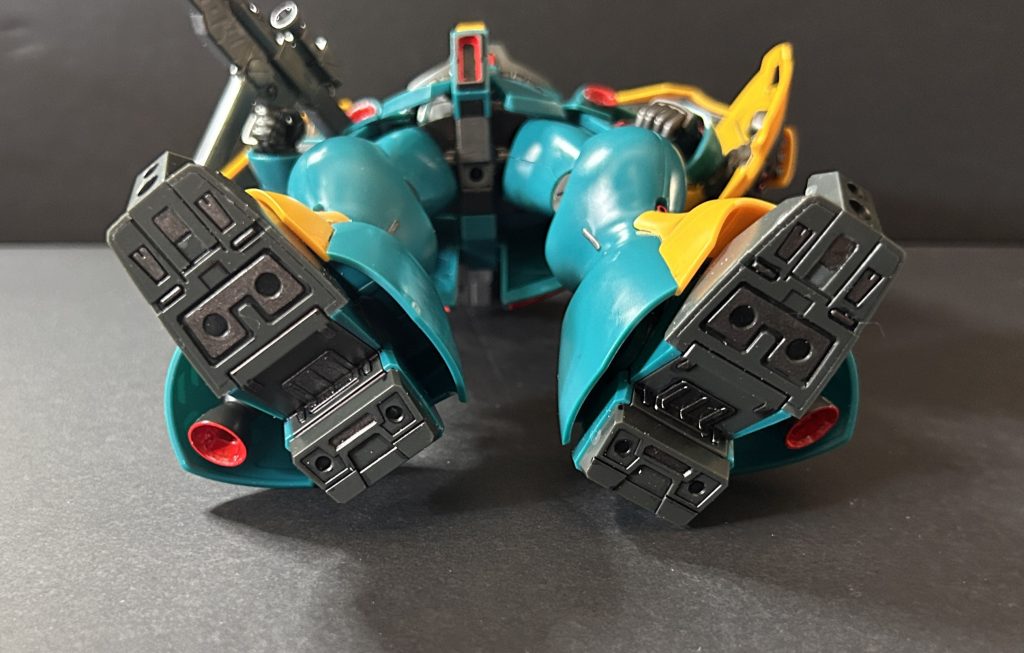 ヤクト・ドーガ(ギュネイ専用機)–3枚目/制作者：ペーぺーモデラー