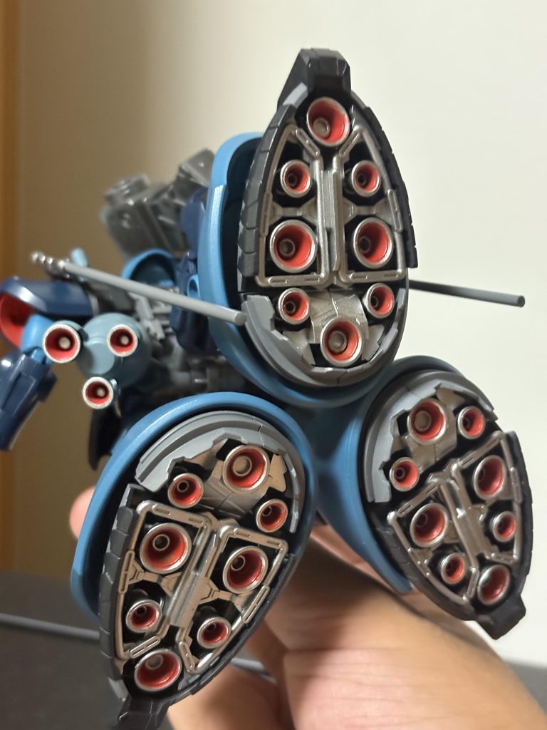 塗り分けた足裏はこんな感じ。なんかHGナイチンゲールのバインダーよりキモい気がする...