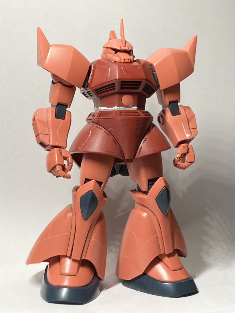 mgゲルググを参考に筋彫、腰をプラ板で延長してます。