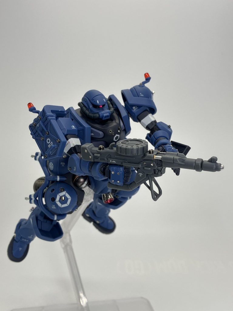 ザクマシンガンは前部の三角形はフレーム状に削り込み😆 コチラも詳しくは制作日記より(zaku-kao6)また、狙撃時にガチャコンッみたいなシリンダーもガーレリマーカーで塗装、あとはムダにメタルパーツを🥳