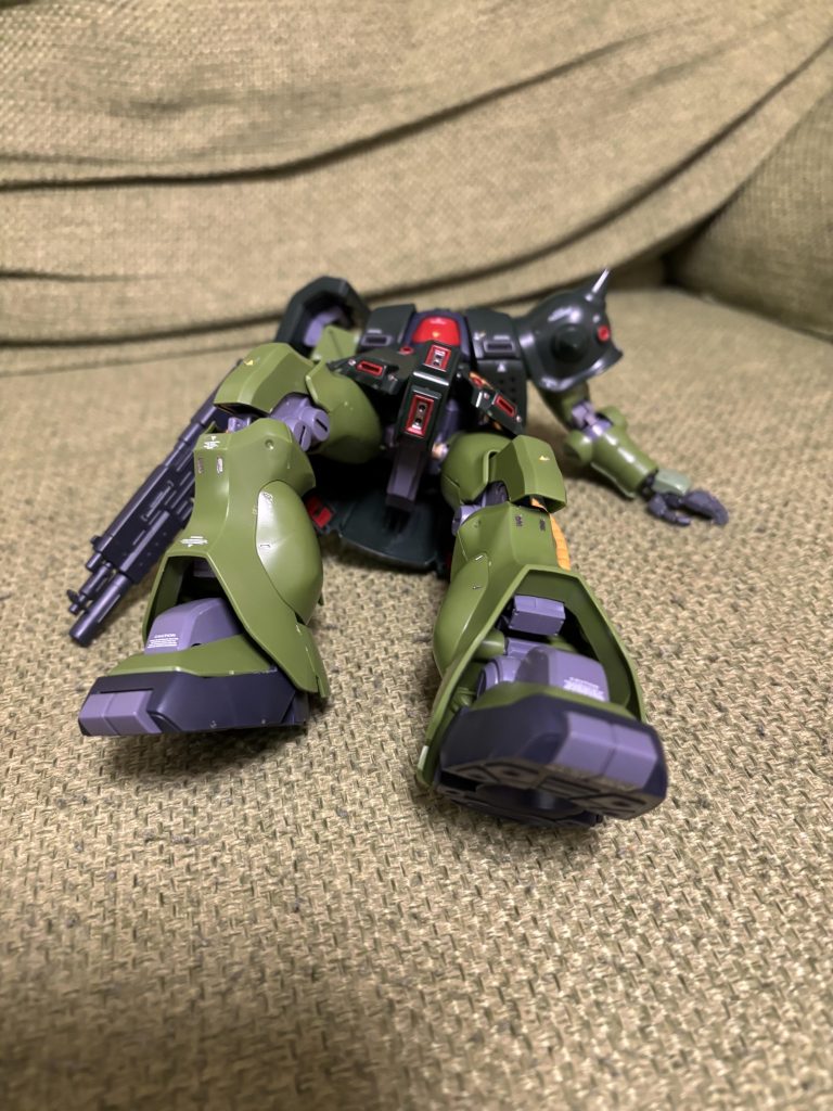 最後に墜落直後のポージングバーニィはまだコックピット内開閉は出来ませんがよく見ると足取り付け軸竹割り箸です経年からか、がっつり折れました次はアレックスとのコラボやってみようかな