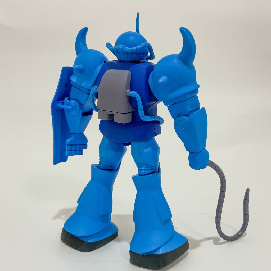 普段は合わせ目消しなんてしないのですが旧キットはやらざるを得ないですよね。あとヒケがすごい・・・　実直に処理しました。