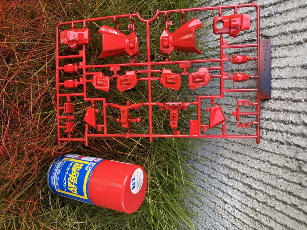 ただし黒なので帰宅して家にある赤スプレーシャインレッドしかし足りず、MSレッドで上塗り庭先赤く染めて完了何という即席、雑作業、小学生の頃のような勢い勢いご不快にならないれた方いらっしゃったらすいません全員集合早くしてあげたかったのです