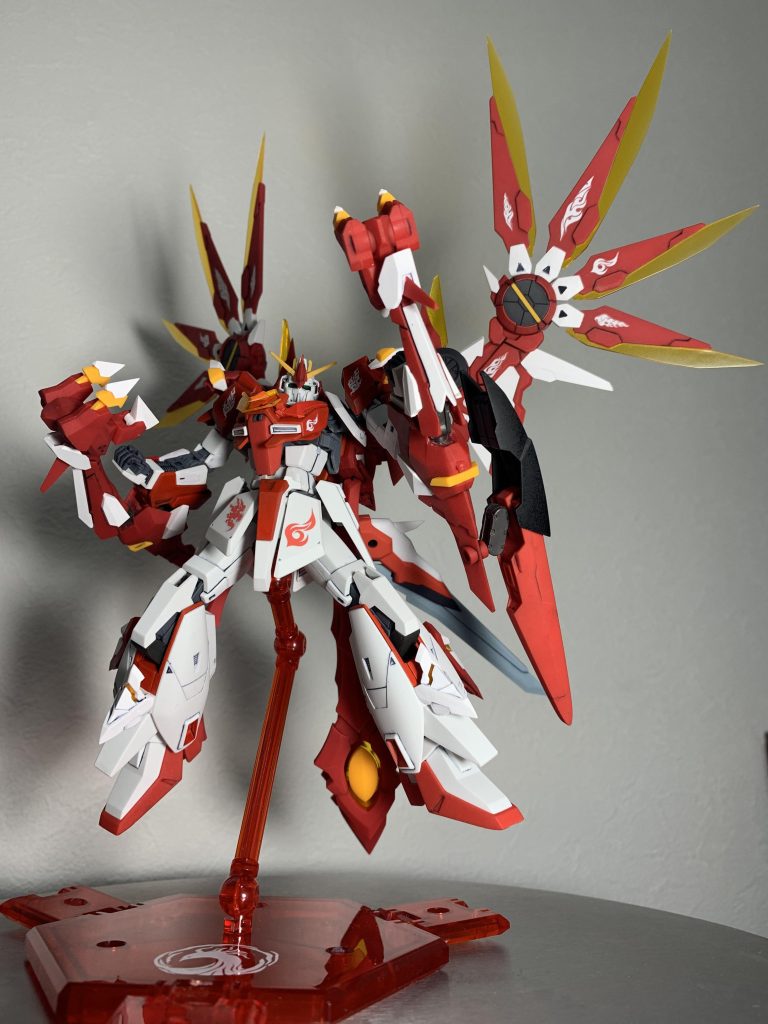 特殊武装・炎鳥の鉤爪《Flame Talons》炎を纏った鳥の鉤爪を模した近接破壊兵装。握撃用クローとしての役割に加え、敵機を切り裂く際に高熱を発し、装甲を焼き溶かすと伝えられる。