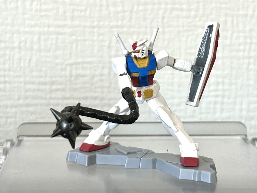 こちらはガンダム。色分けがゴッグと比べて細かいので大変でした。こちらも基本的にはクレオス のアクリジョンで筆塗りです。ブルー、レッド、イエロー、ホワイトは全てベースカラーを使用しました。このベースカラー、どれも落ち着いた色なので、リアル寄りなガンダムになったと思います。他の色は以下の通り。ハイパーハンマー:黒鉄色ランドセル、関節部、シールド裏:ねずみ色(クレオス水性塗料)