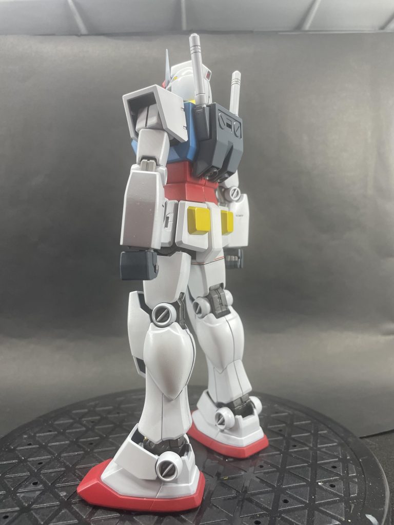 パーフェクトガンダム版ガンダム–3枚目/制作者：セントピース