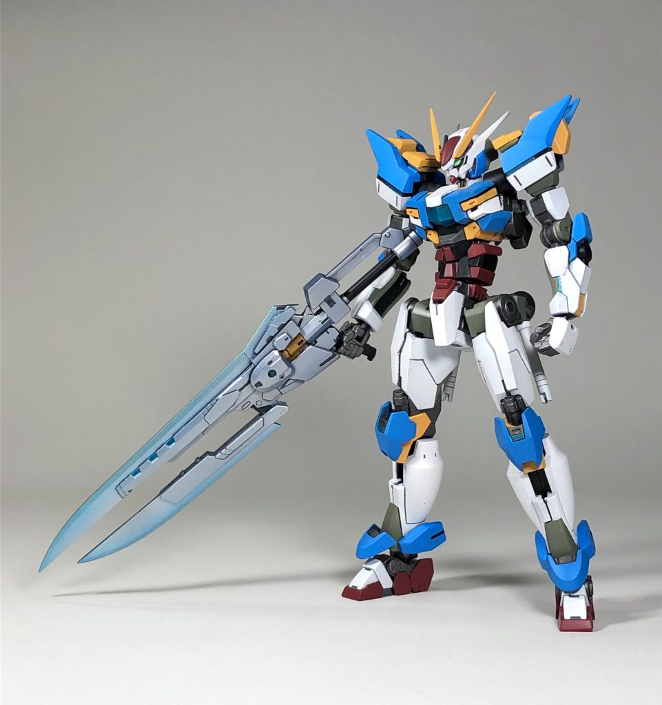 ちょっとしたテーマで「ブースターではなく自分の脚で走り、跳び上がるガンダム」をテーマにしており細身にし、可動箇所の増設で人体の筋肉的な挙動ができるようになっております!!!