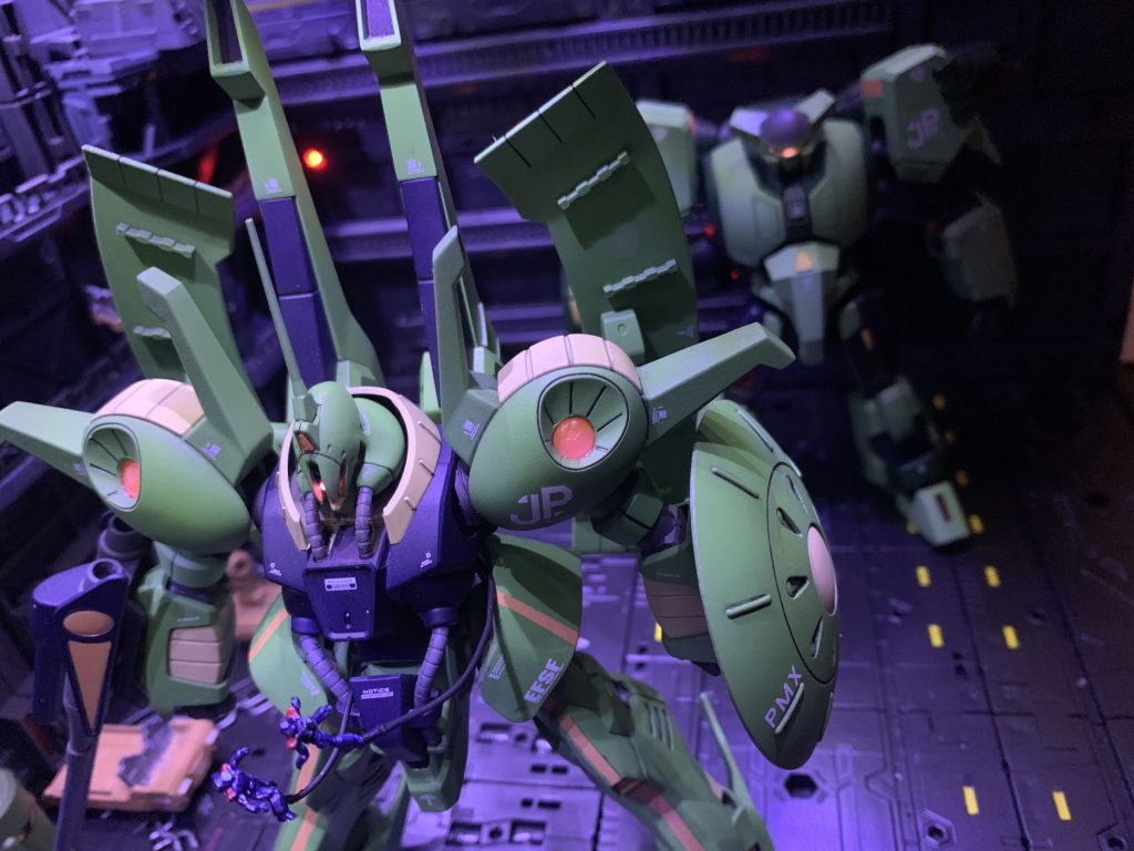 劇中でも屈指の名シーンですね。出撃前に揉めてる二人も何となく再現、、