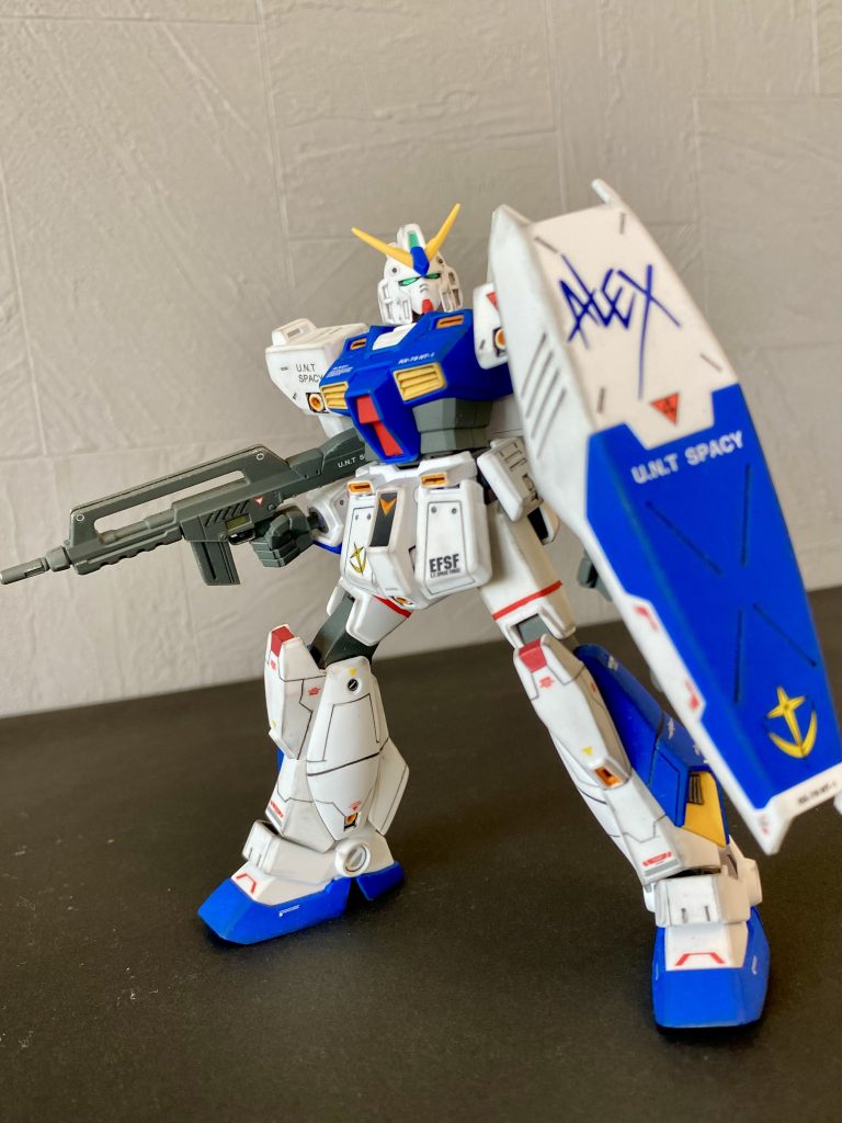 RX-78-2のトリコロールカラーもいいのですが、アレックスのブルー基調のカラーが好きなポイントです。