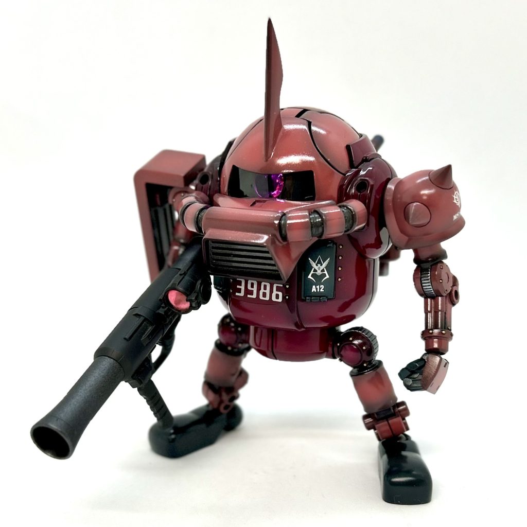 顔と肩以外、ぜんぜんザクじゃないのに、なんとなく…  いや、ちゃんとザクに見えてしまうのだから不思議なものです😅