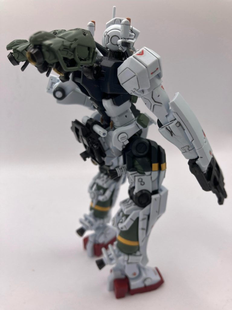 足の組み立てなんて本当にHG？　と思うぐらいのディテール。