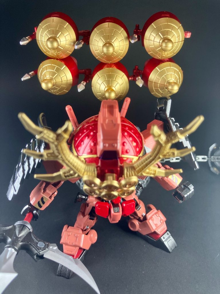 【真田六文銭ビット】アルファ型サイコミュを搭載した三途の川の渡し賃。それぞれが精鋭足軽兵並みの白兵戦力を有する六基の遠隔戦闘端末で構成され、幸村の優れた戦況認識データを感応波として直接受信、敵勢へのオールレンジ陣形攻撃を仕掛ける!