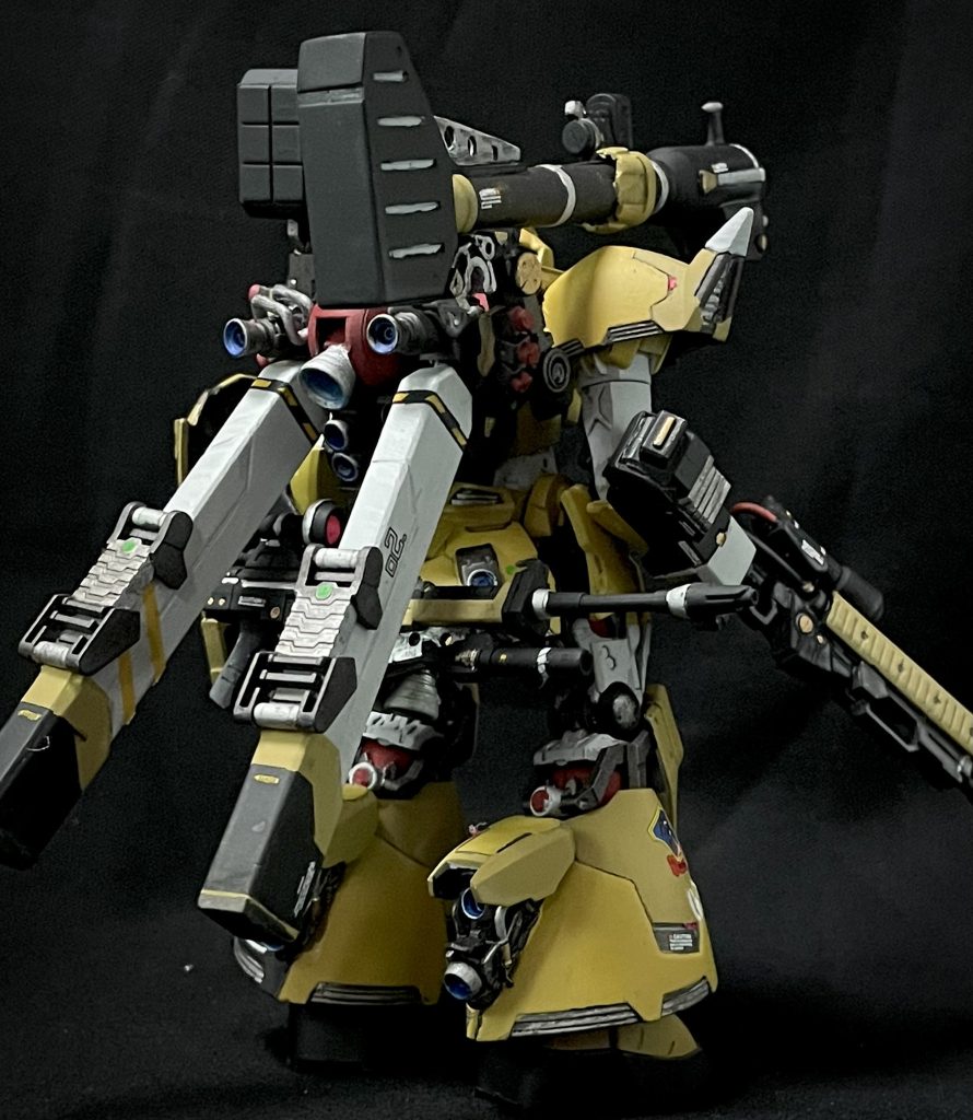 リアスカートを追加装備し、強化型ビームライフルを携行できる。バックパックにジャイアントバズと6連ミサイルコンテナ、右腕にはラッツリバー2連装ミサイルポッドの実弾装備している。